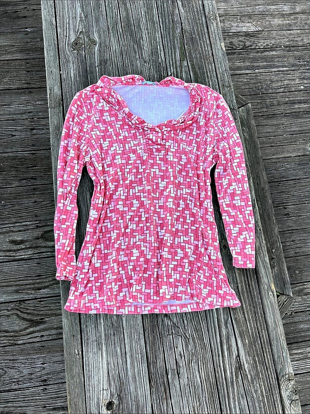 J McLaughlin Long Sleeve Geometric Top in Pink & White Size Medium Like New